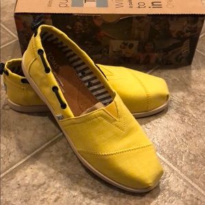 💖SOLD💖EUC TOMS Yellow Nautical Bimini boat shoes